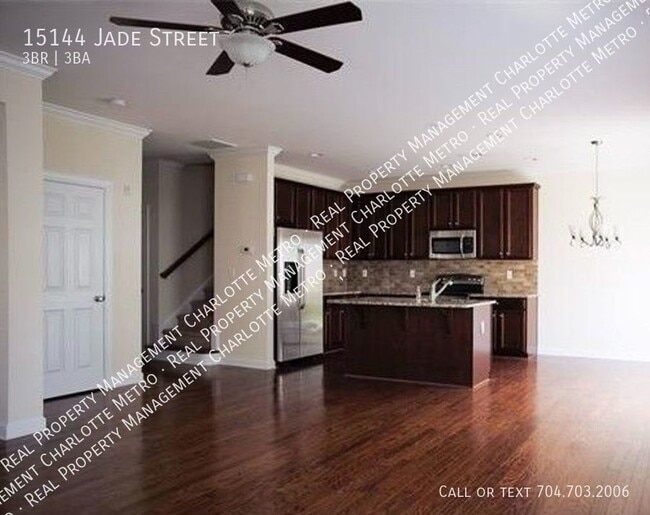 Building Photo - GORGEOUS 3 BR Townhome in the Heart of Bal...