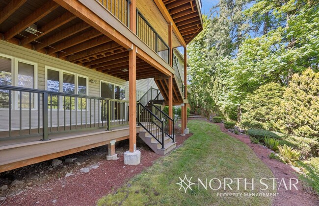 Building Photo - Stunning Lake Oswego Home with Space for E...