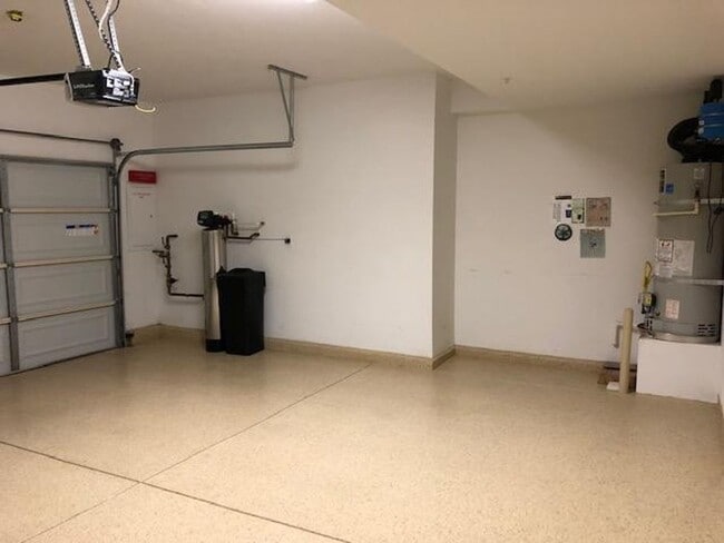Building Photo - East Ventura - Available Soon: Spacious 4 ...