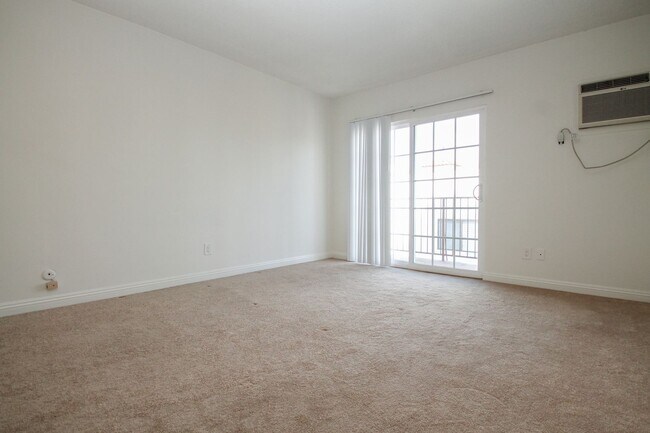 Interior Photo - 15339 Weddington St.