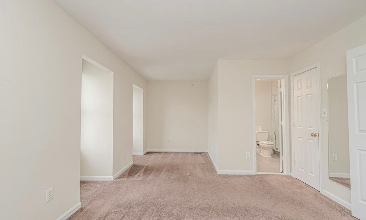 Building Photo - 203A Locust St SE