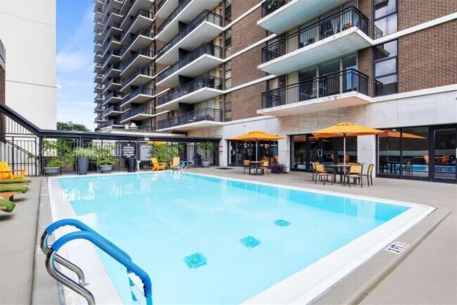 Building Photo - 620 Peachtree St NE