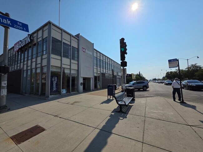 Building Photo - 2202 Lombard Ave