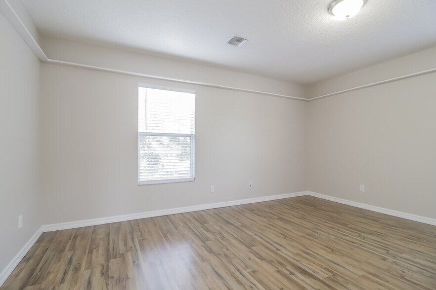 Building Photo - 395 Lancer Oak Dr