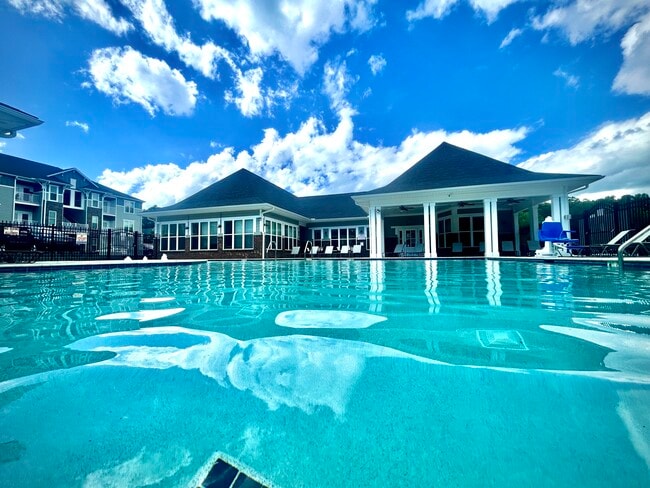 Building Photo - Reflection Pointe NC