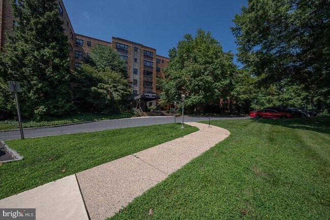 Building Photo - 40 Old Lancaster Rd
