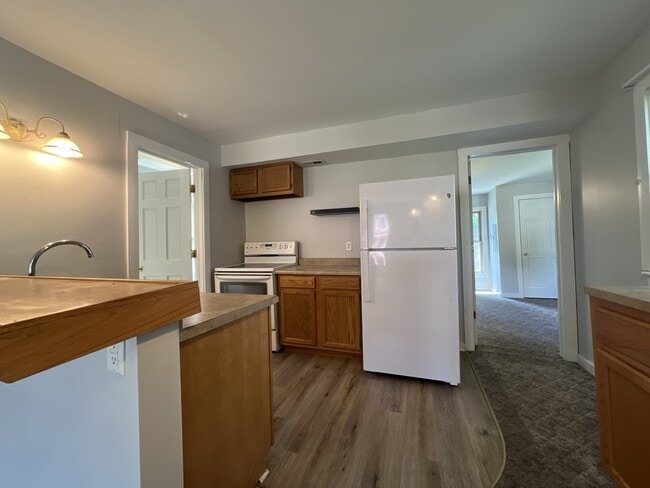 Building Photo - 582 Loras Blvd