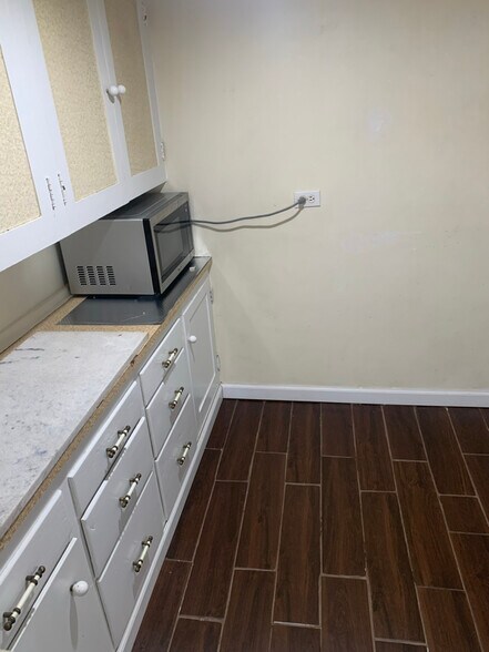 Building Photo - 3054 Snyder Ave