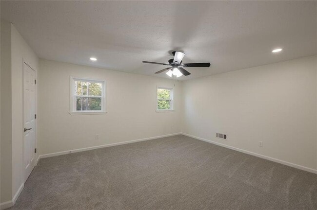 Building Photo - 5081 Hubert Dr