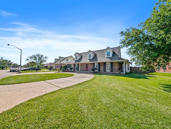 Building Photo - 3404 Lake Lynn Dr