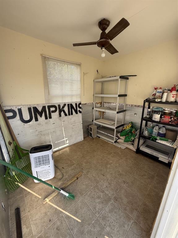 Building Photo - 320 W Lambright St