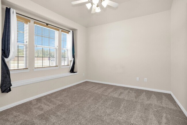 Building Photo - 223 Shoreview Dr