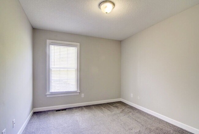 Building Photo - 103 Tarpley Way