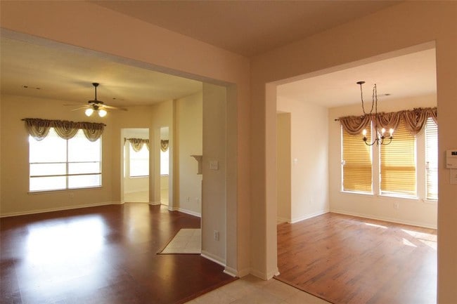 Building Photo - 3231 Stratford Pointe Dr