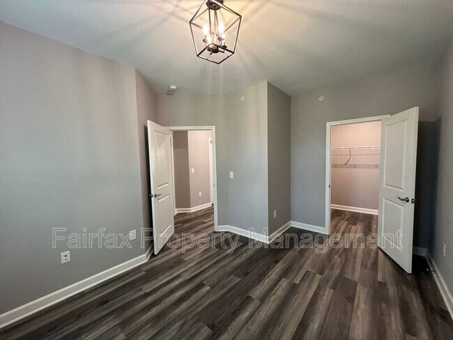 Building Photo - 518 Boone St