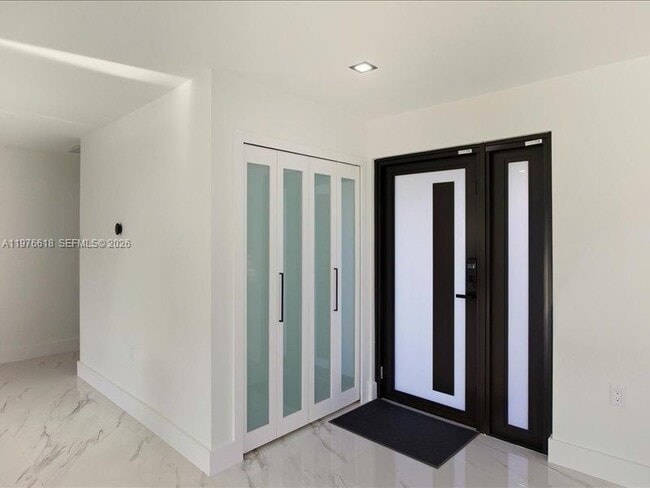 Building Photo - 103 Tropicana Dr