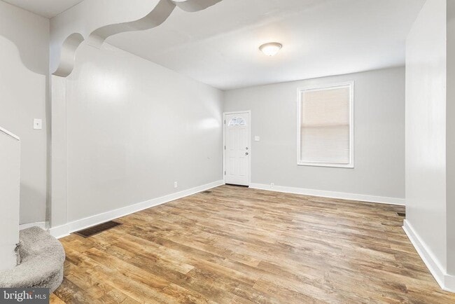 Building Photo - 544 N Allison St