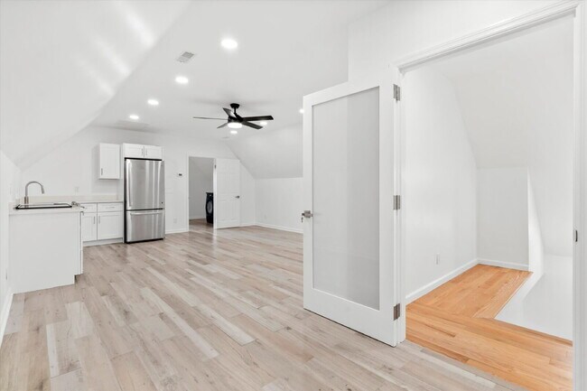 Building Photo - "Spacious 4-Bed Oasis with Guest Suite on Johns Island - Your Dream Home Awaits!"