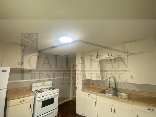 Building Photo - Park Hill 2 Bedroom