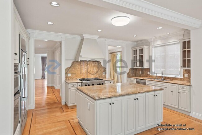 Building Photo - 1320 Drake Ave