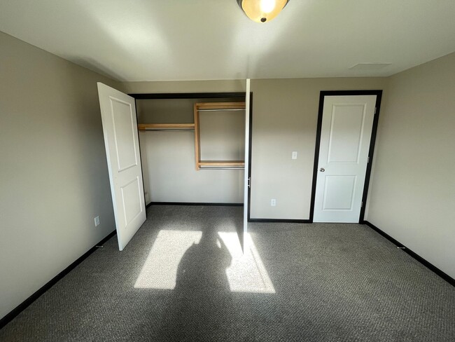 Building Photo - 12817/19 E Timber Lake Ct