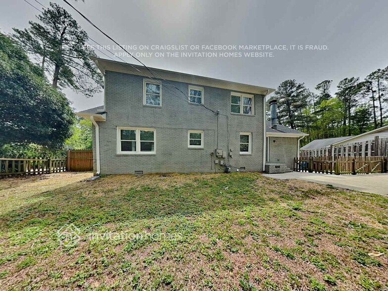 Building Photo - 3600 Barcelona Ave