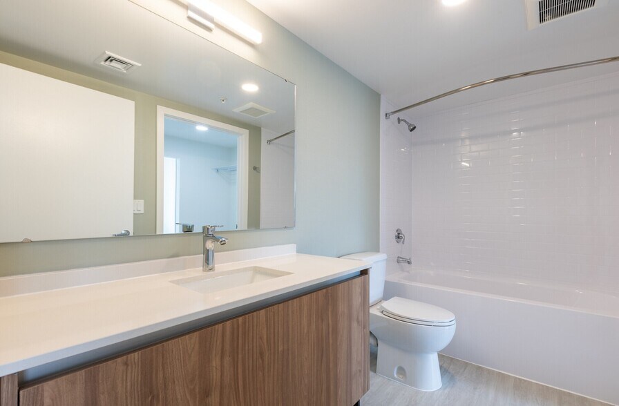 Building Photo - 375 N Biscayne River Dr