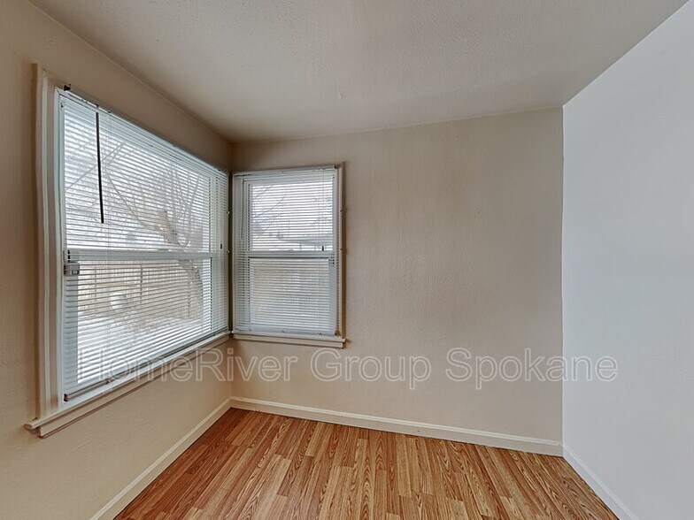 Building Photo - 5311 N Elm St