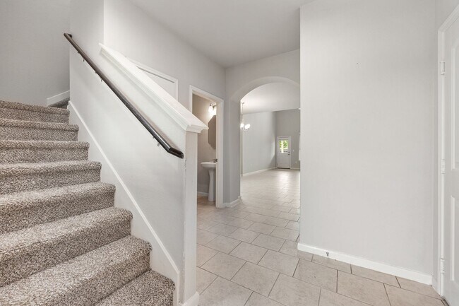 Building Photo - 5903 Bridle Bnd