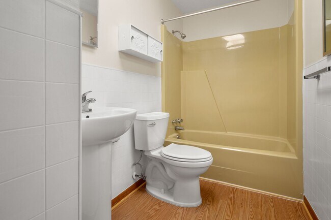 Building Photo - Haw Creek House