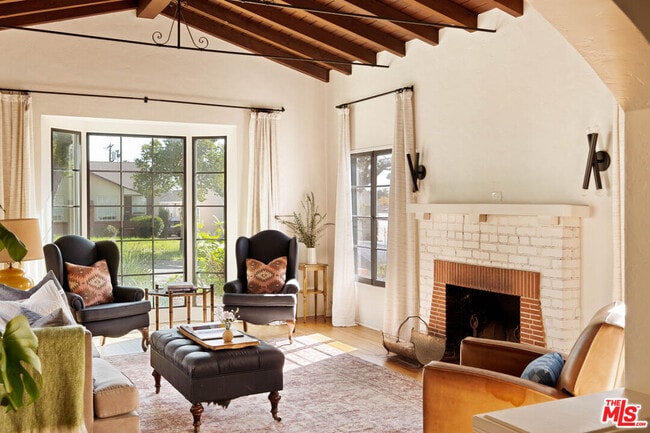 Building Photo - 1363 Spazier Ave