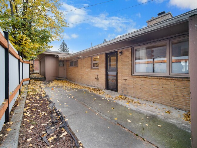 Building Photo - Manito House