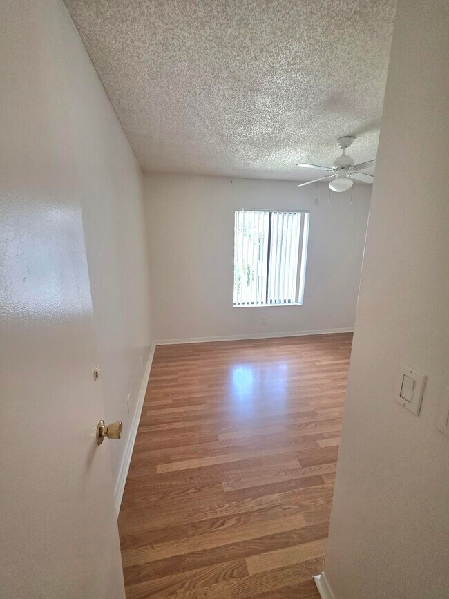 Building Photo - 203 Foxtail Dr