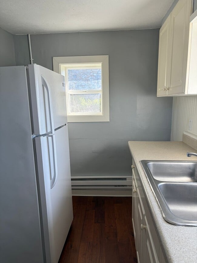 Building Photo - Quaint 1 Bedroom