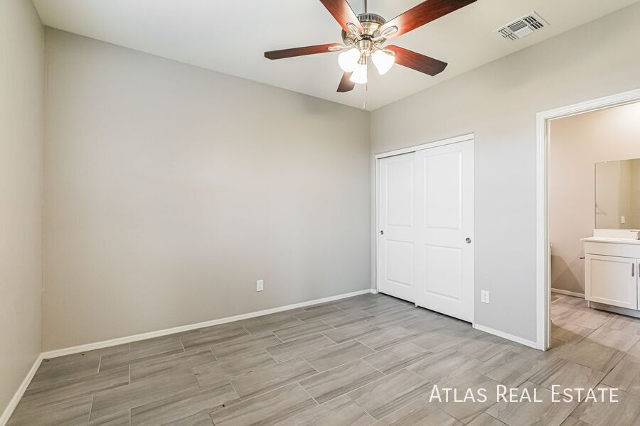 Building Photo - 13046 N Murray Dr