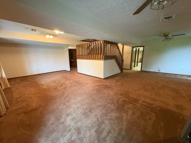 Building Photo - Single Family Home on 9.84 Acres