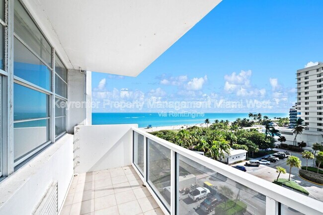 Primary Photo - 5313 Collins Ave