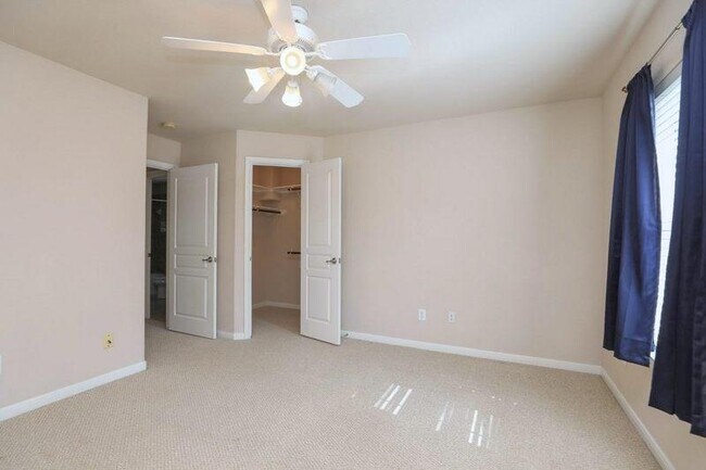 Building Photo - 26215 Park Ivy Ln