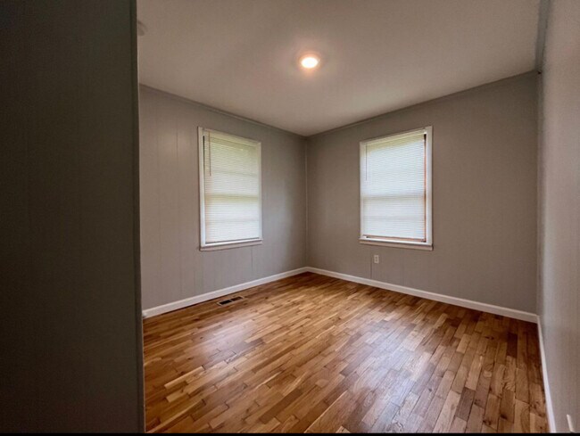 Building Photo - 3009 Cox Ln