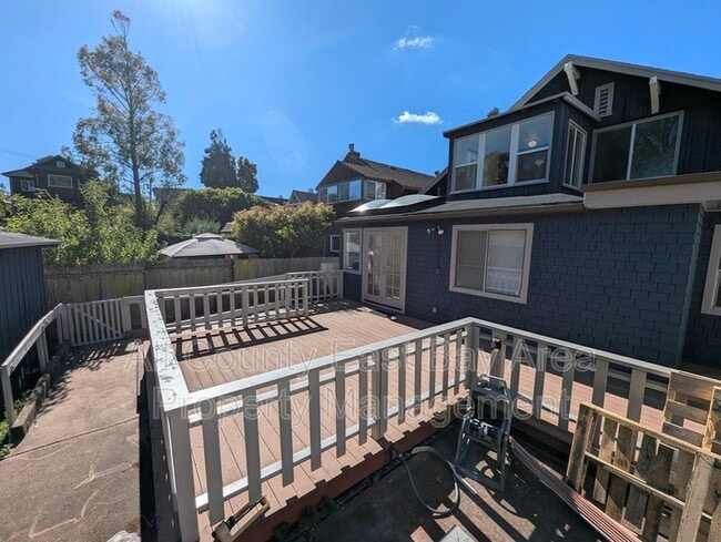 Building Photo - 1529 Josephine St