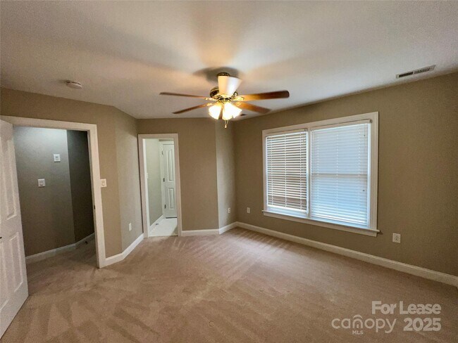 Building Photo - 4432 Shannamara Dr