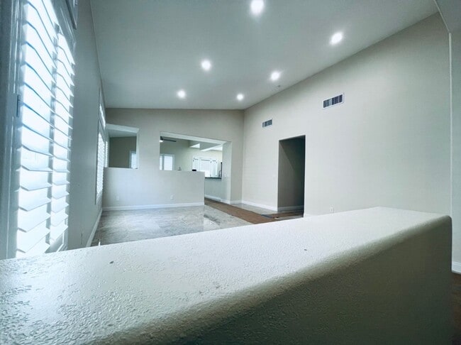 Building Photo - Single-story 4 Bed nestled in the desirabl...