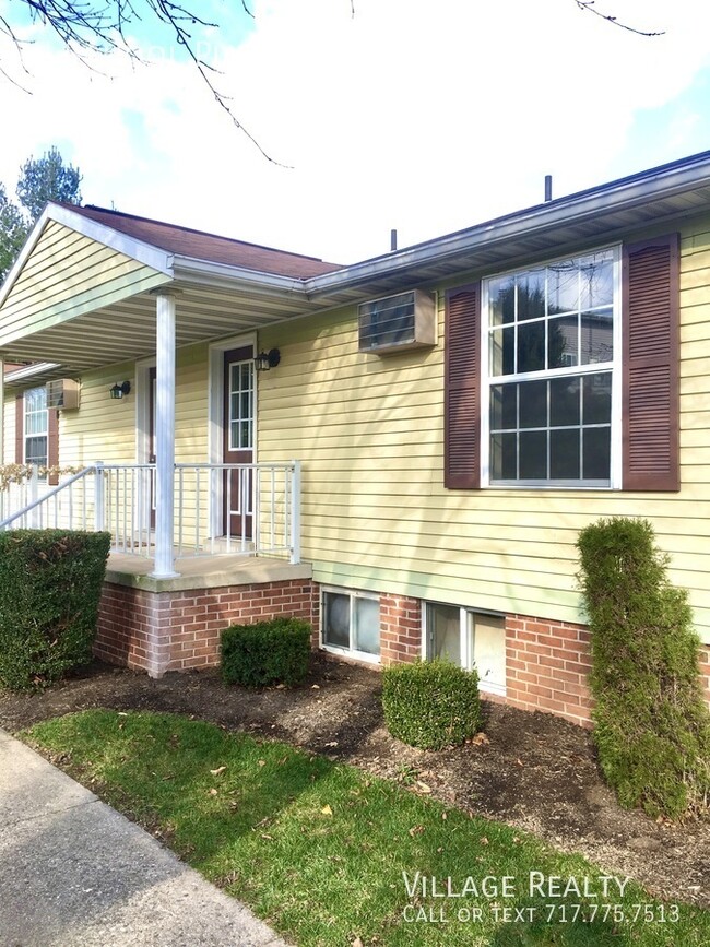 Building Photo - 307 N School Pl