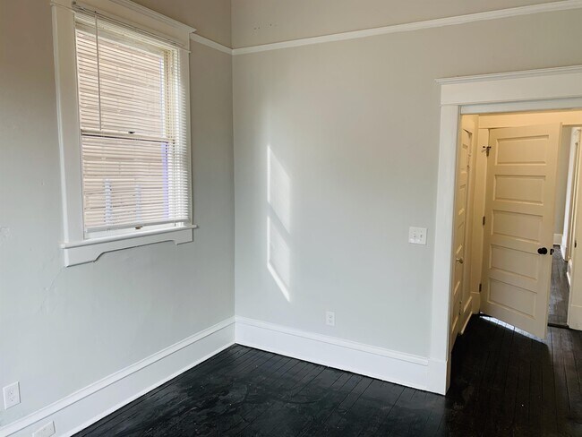 Building Photo - 23 E 40th St