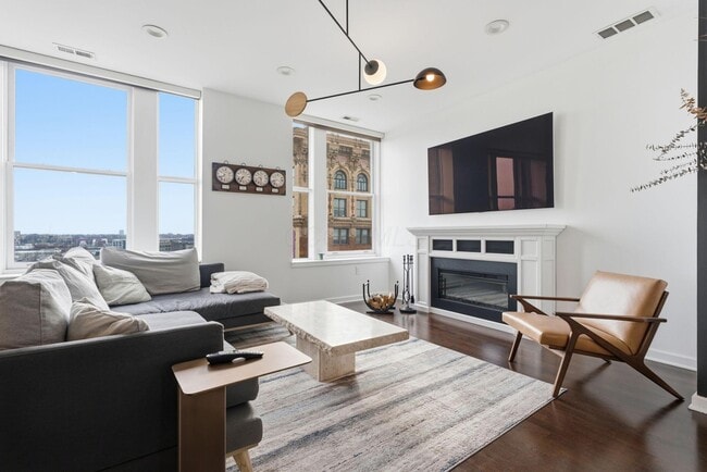 Building Photo - 145 N High St