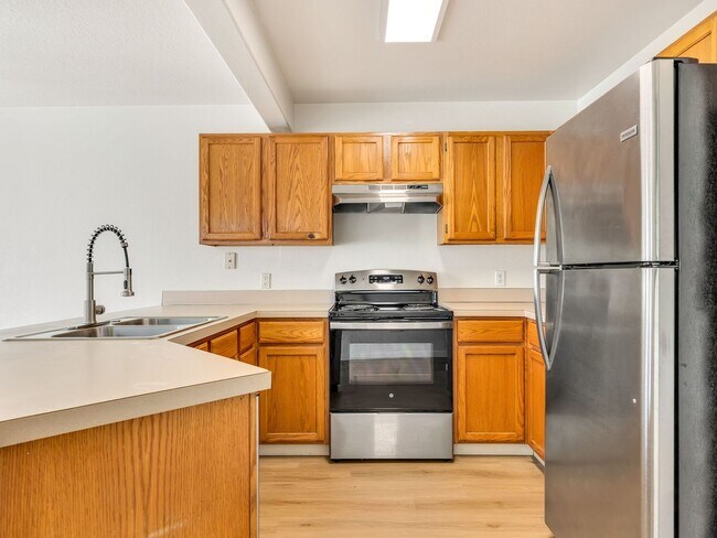 Building Photo - 1536 S Main Ave