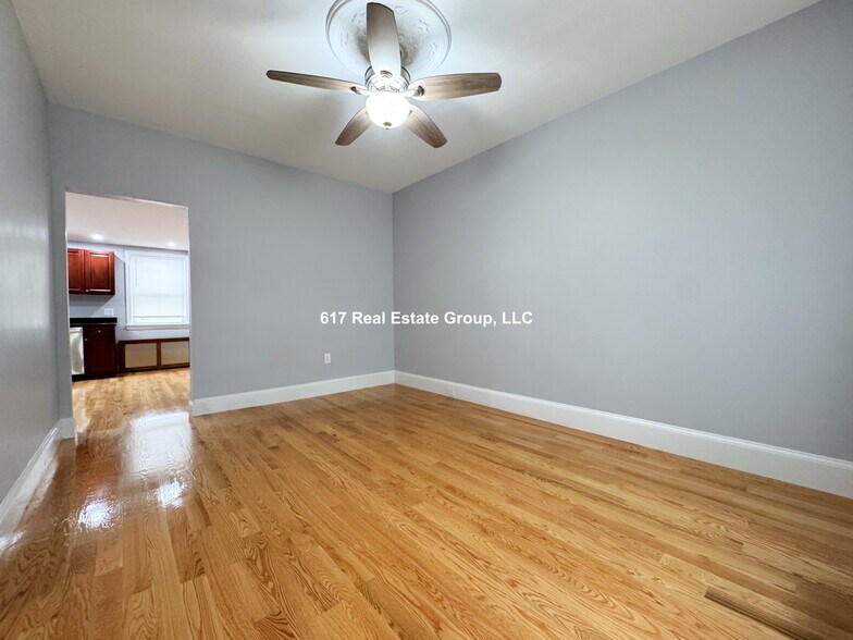 Building Photo - 4 Everett Square