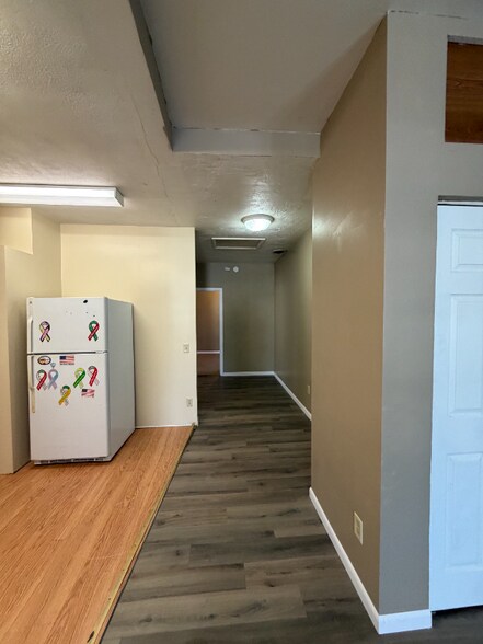 Building Photo - 423 W Walnut St