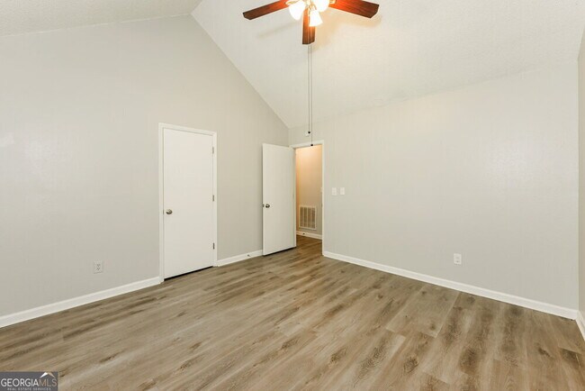 Building Photo - 1612 Picadilly Ct NE