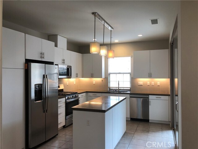 Building Photo - 52 Tallowood